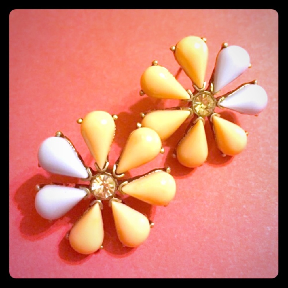 Anthropologie  Bloom Flower Post Earrings NWOT